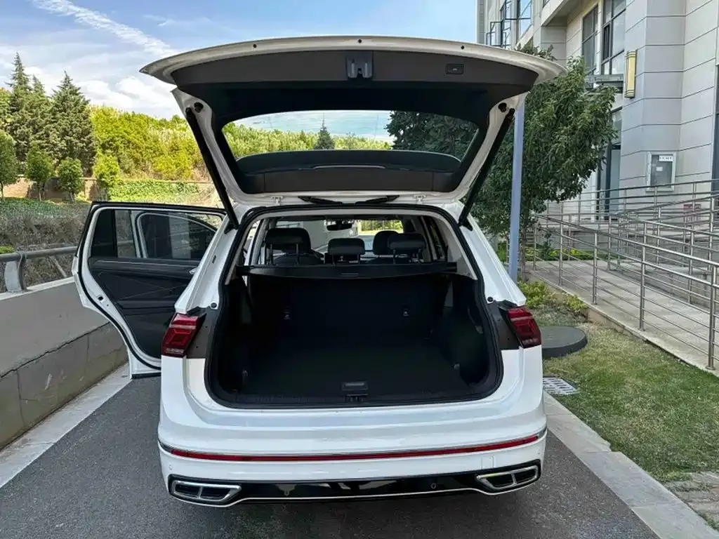 Volkswagen Tiguan L — фото 3