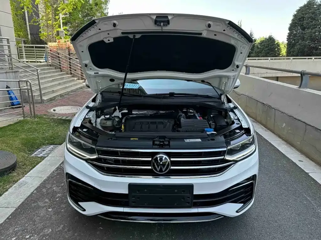 Volkswagen Tiguan L — фото 4