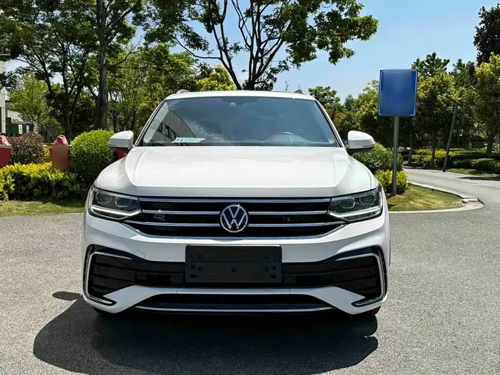 Volkswagen Tiguan L — фото 9