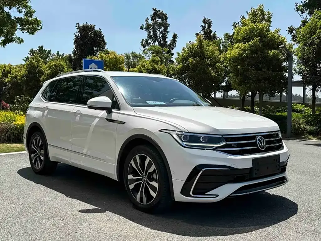 Volkswagen Tiguan L — фото 10
