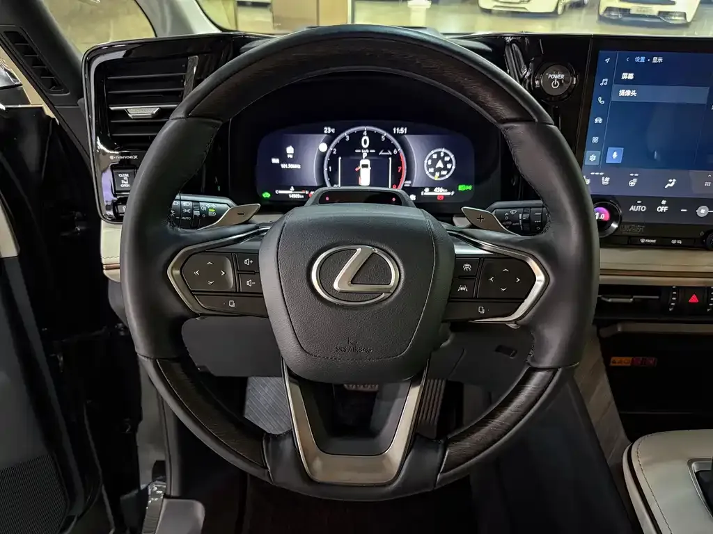Lexus LM — фото 9
