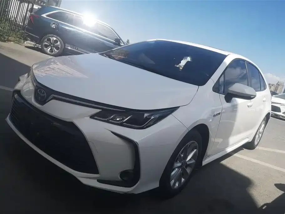 Toyota Corolla — фото 1