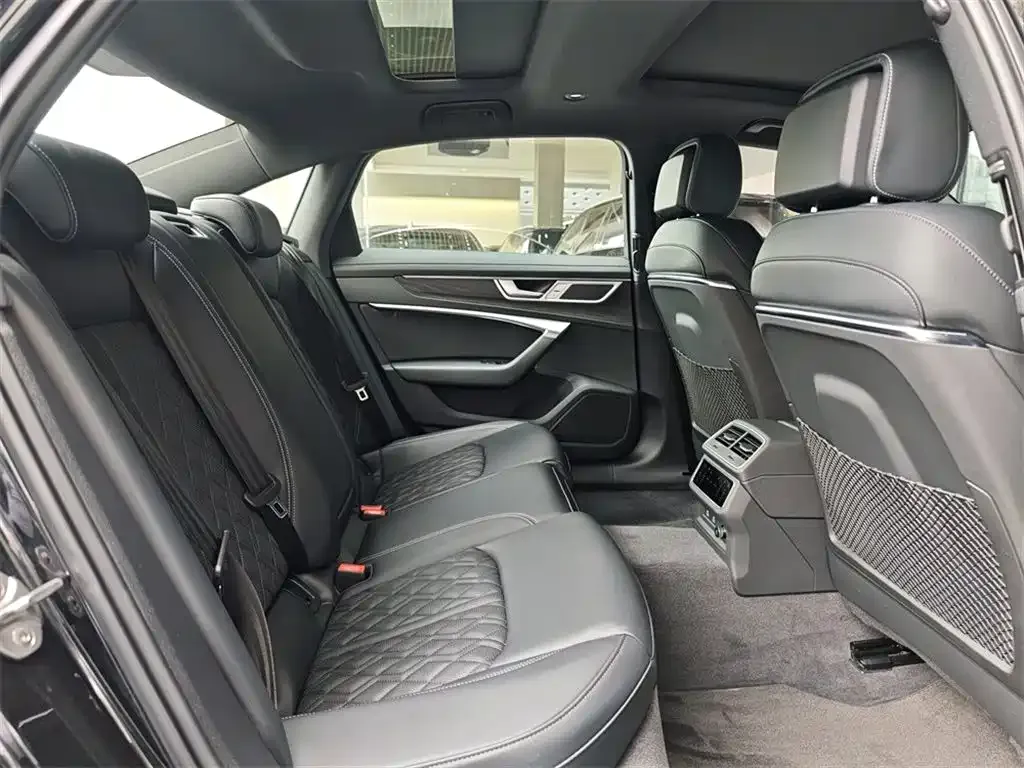 Audi A6L 2025 из CN, фото 5