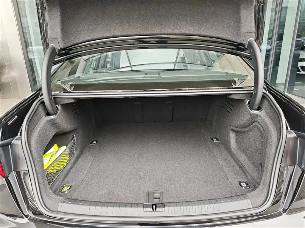 Audi A6L 2025 из CN, фото 8