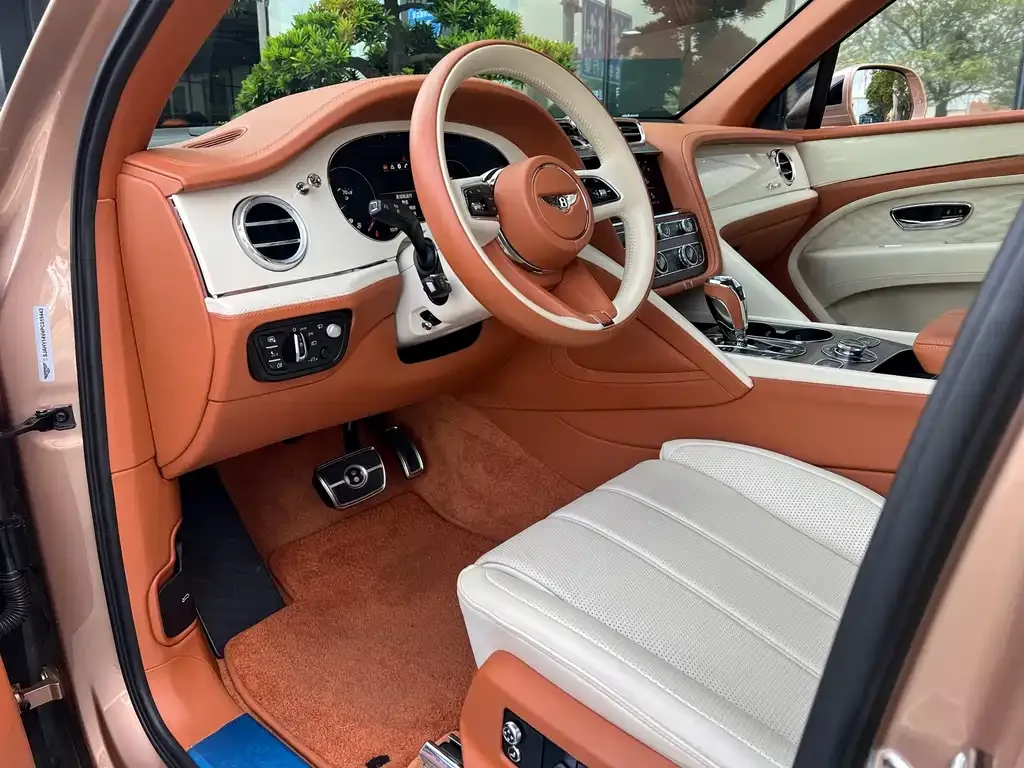 Bentley Bentayga — фото 10