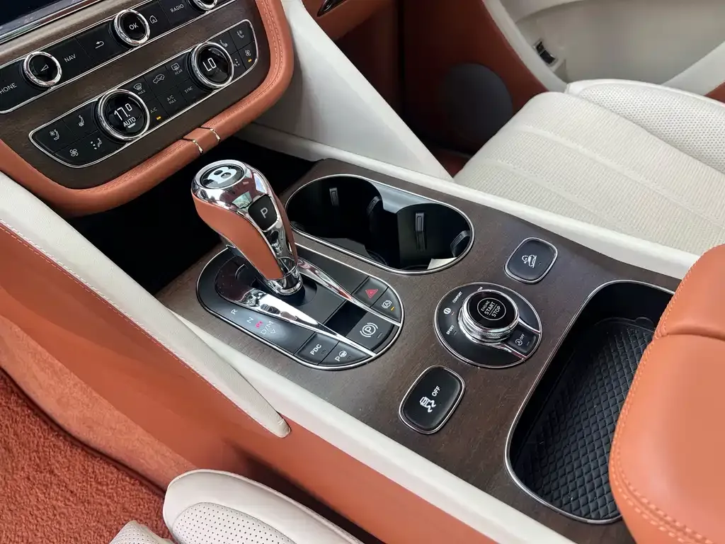 Bentley Bentayga — фото 2