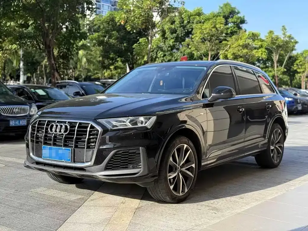 Audi Q7 — фото 1