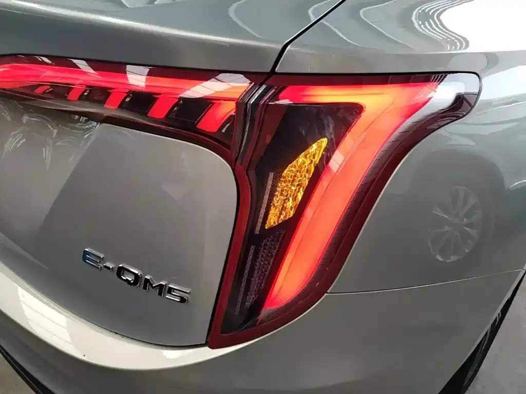 Hongqi E-QM5 — фото 2