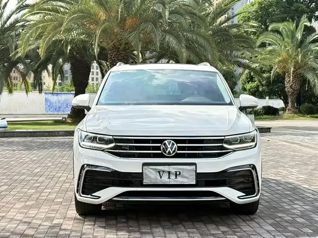 Volkswagen Tiguan L — фото 7