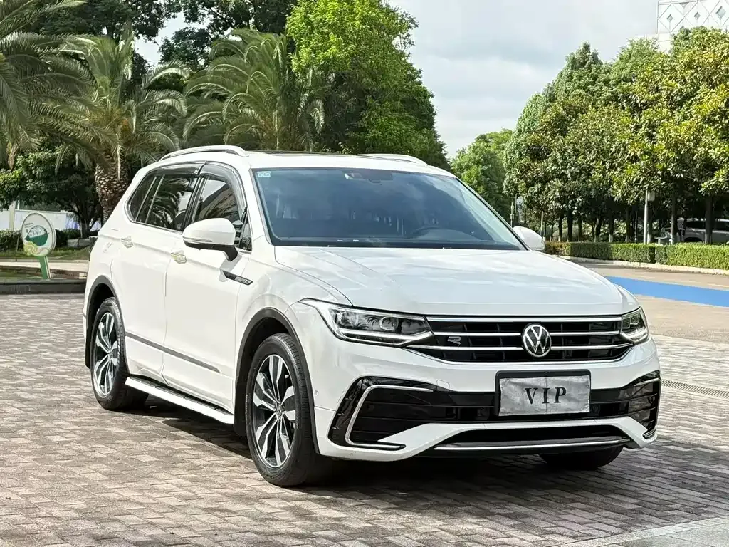 Volkswagen Tiguan L — фото 9