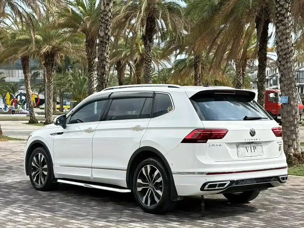 Volkswagen Tiguan L — фото 8