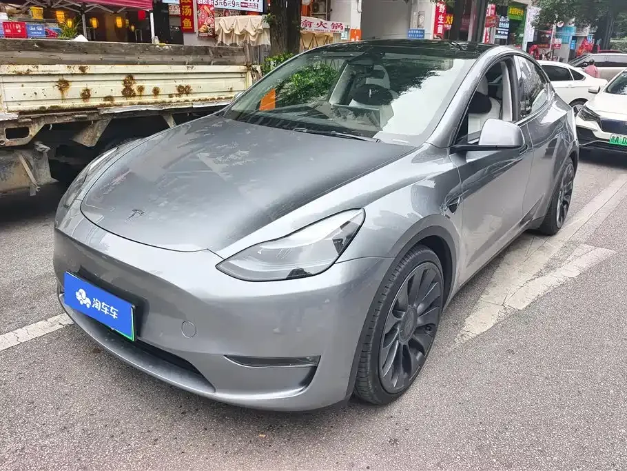 Tesla Model Y — фото 1