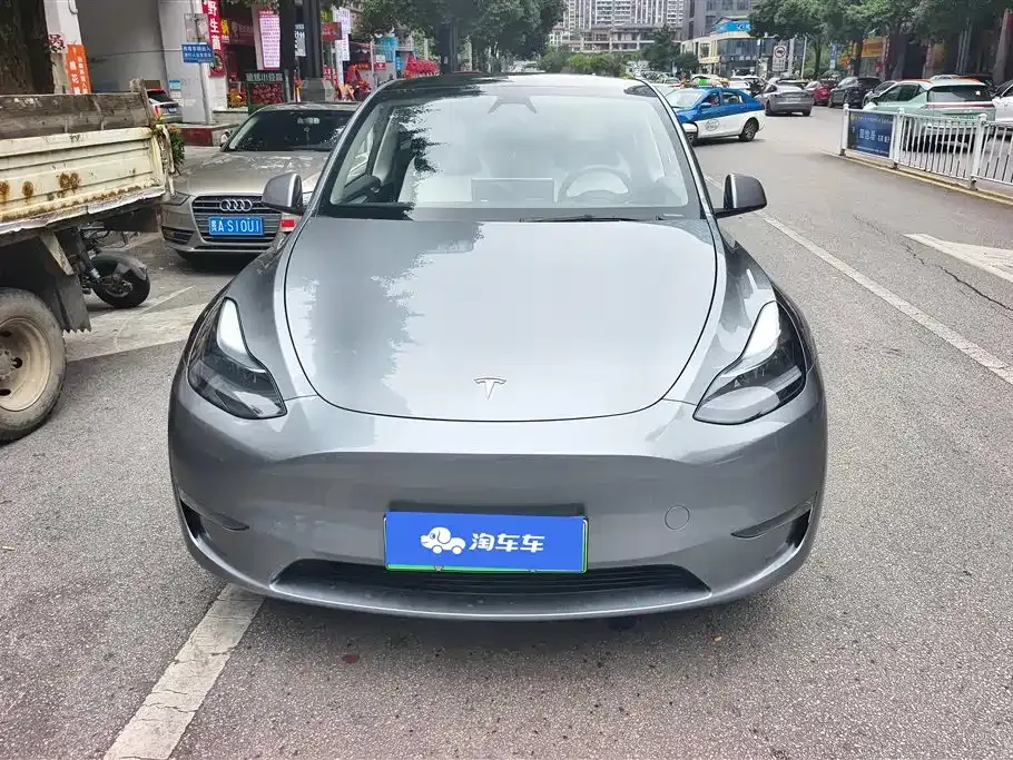 Tesla Model Y — фото 9