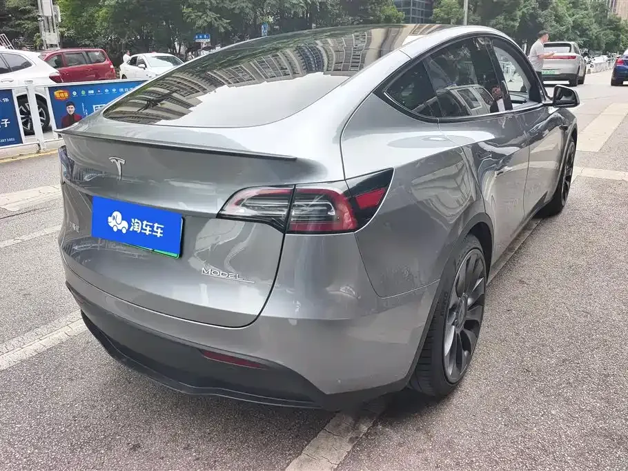 Tesla Model Y — фото 10