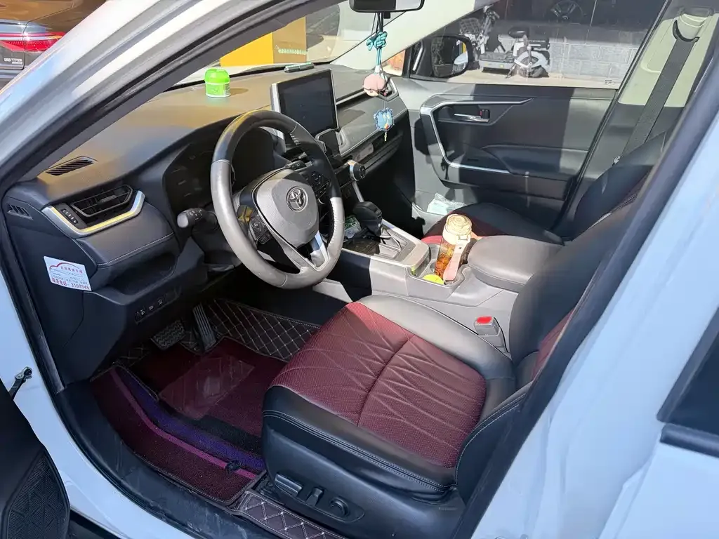 Toyota RAV4 2023 из CN, фото 3