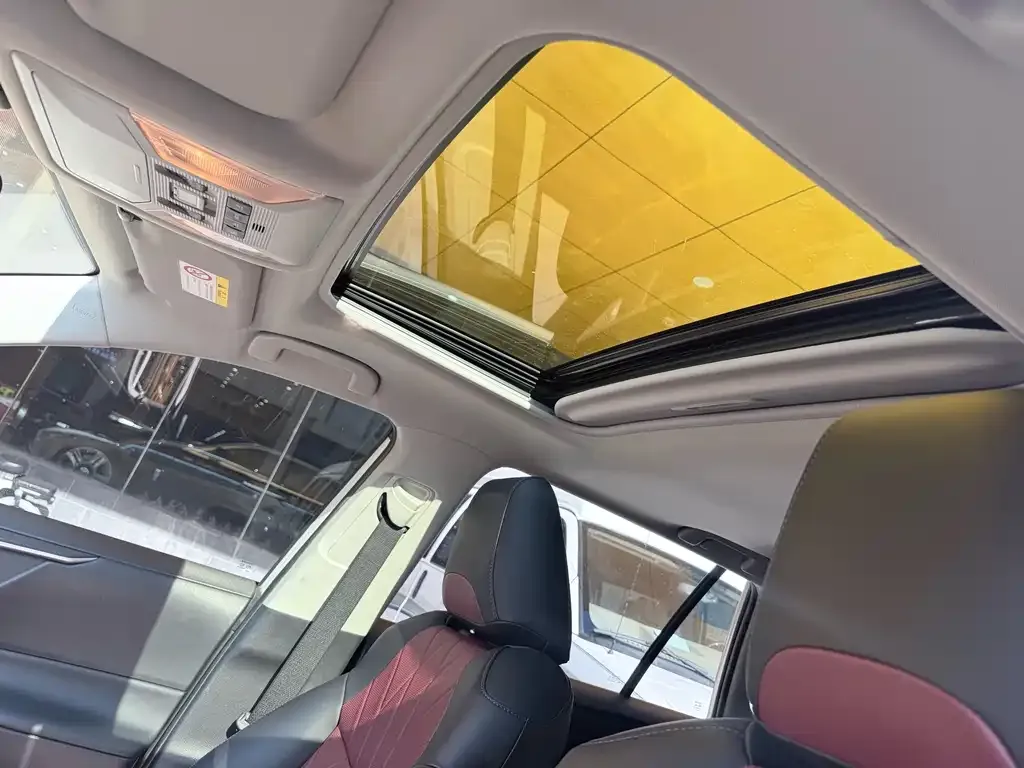 Toyota RAV4 2023 из CN, фото 4