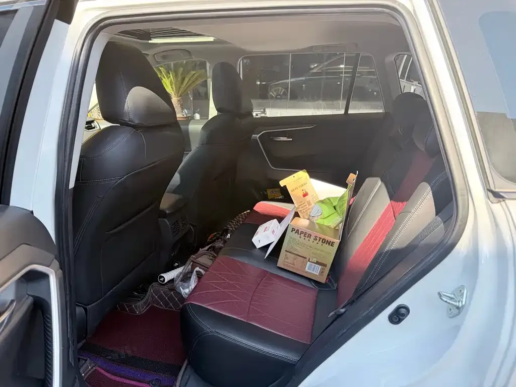 Toyota RAV4 2023 из CN, фото 5