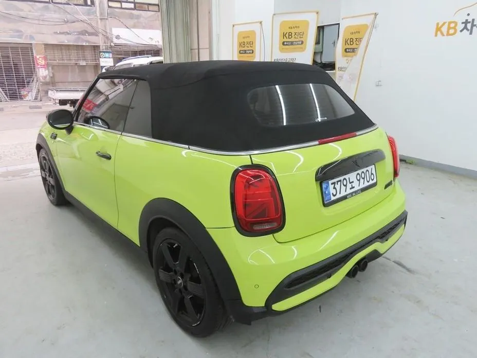 Mini Cooper Convertible 2022 из KR, фото 7