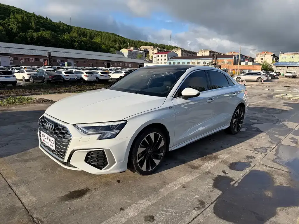 Audi A3 — фото 1