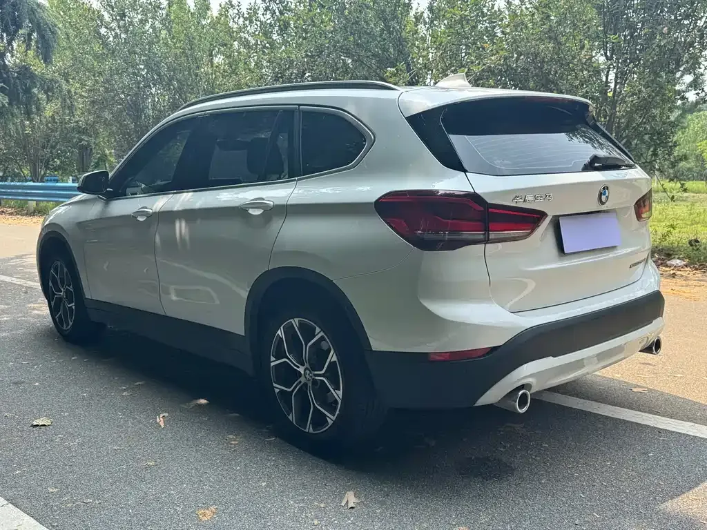 BMW X1 — фото 9
