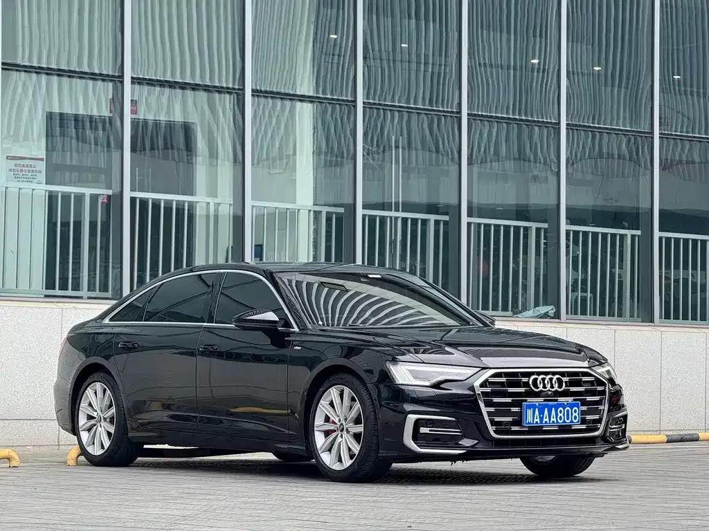 Audi A6L — фото 1
