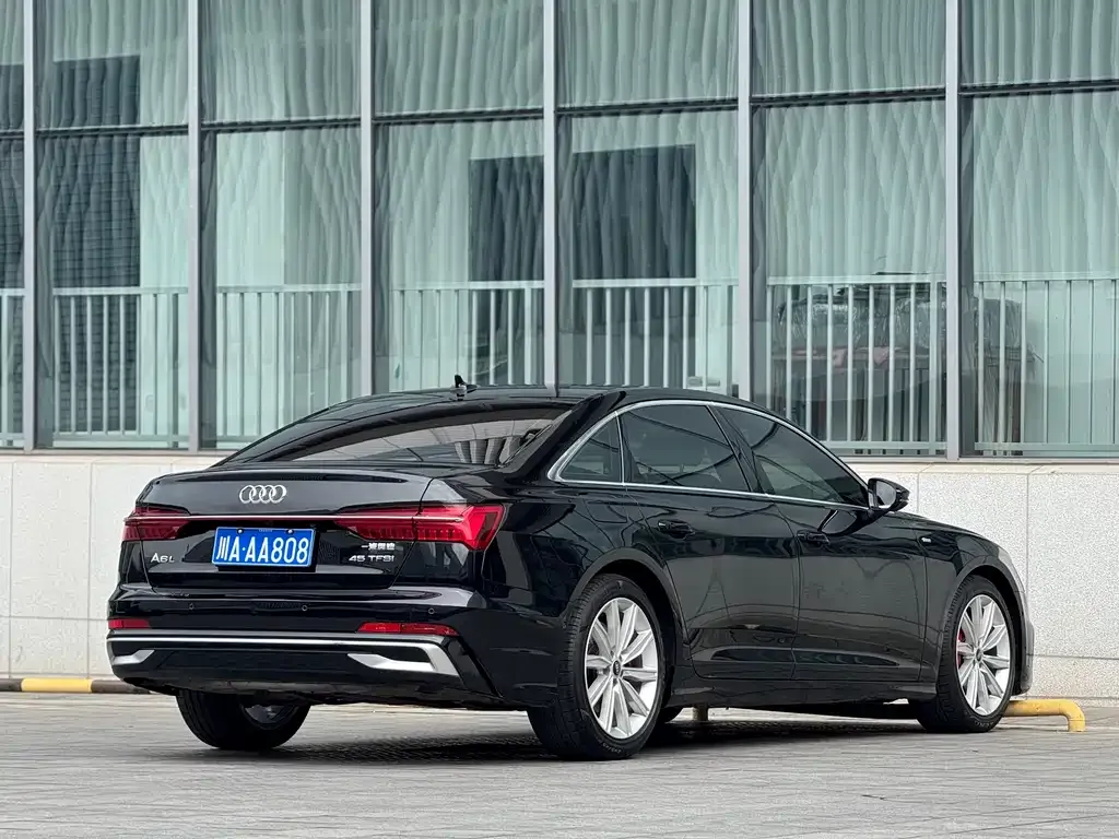 Audi A6L — фото 10