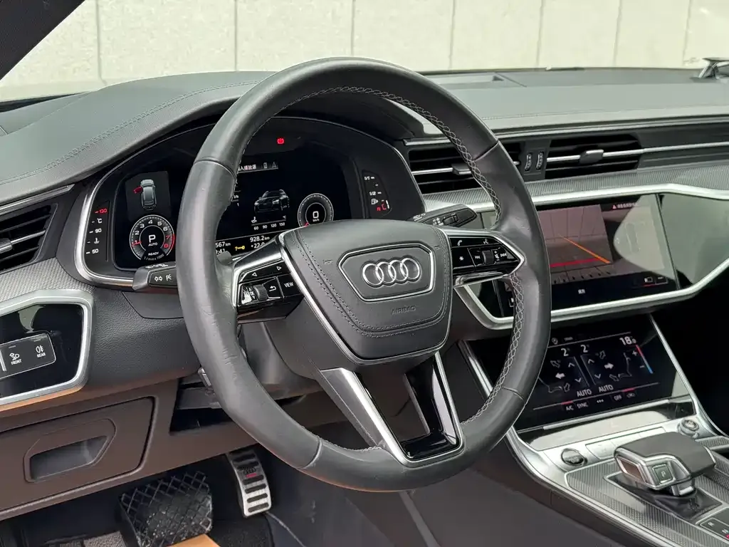Audi A6L — фото 8