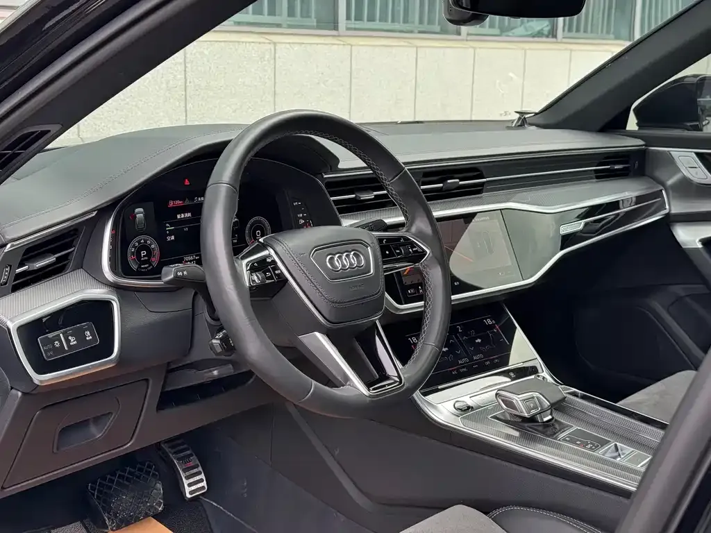 Audi A6L — фото 5