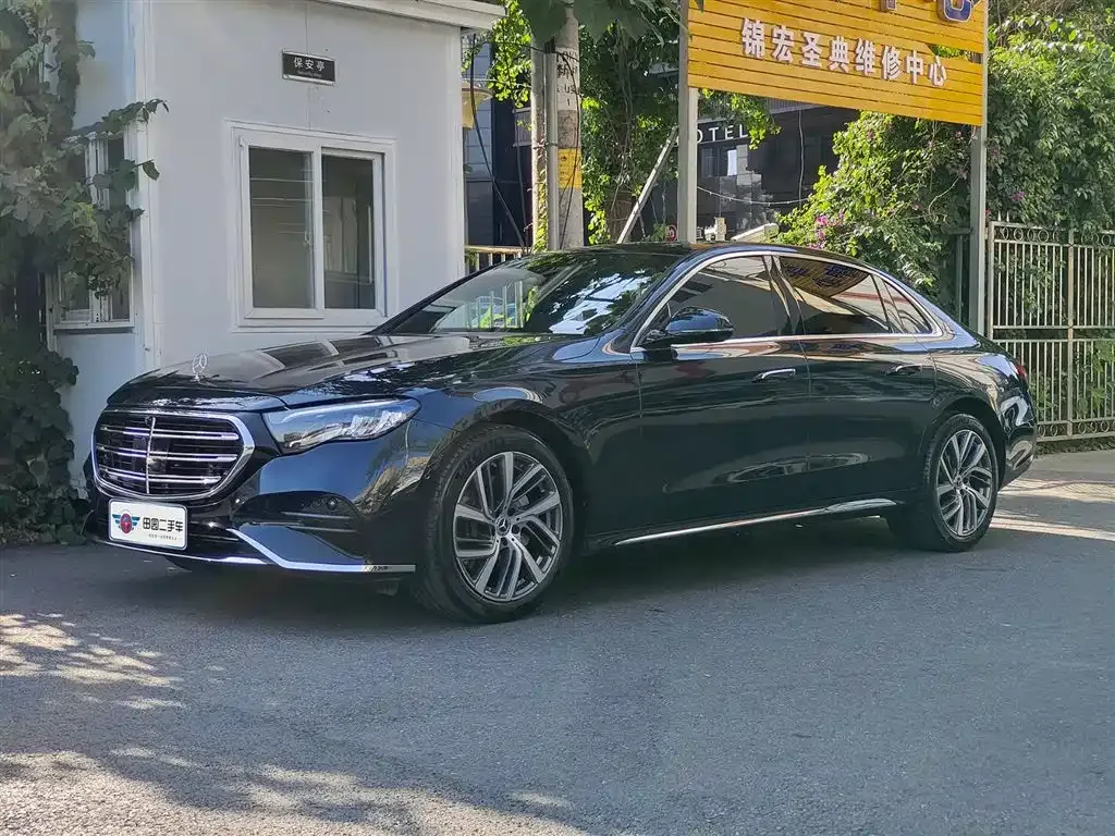Mercedes-Benz E-Class — фото 1