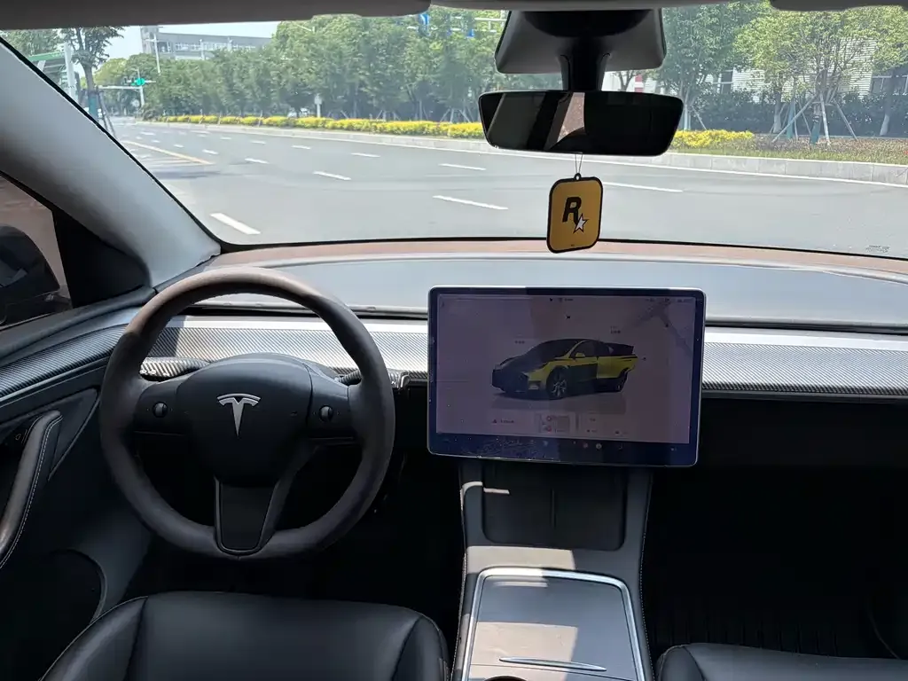 Tesla Model Y — фото 7