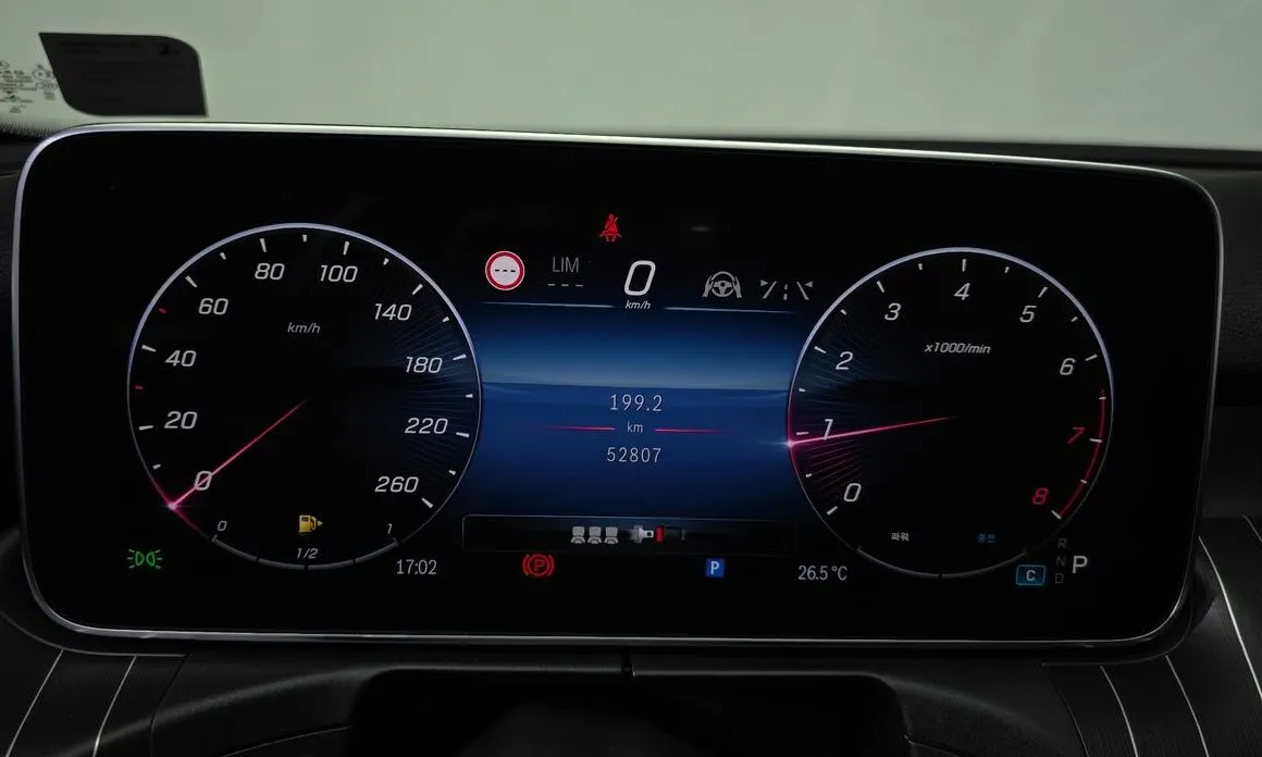 Mercedes-Benz C-Class 2023 из KR, фото 2