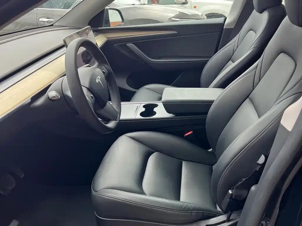 Tesla Model Y — фото 7