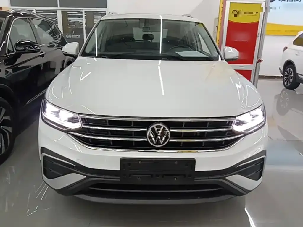 Volkswagen Tiguan L — фото 4