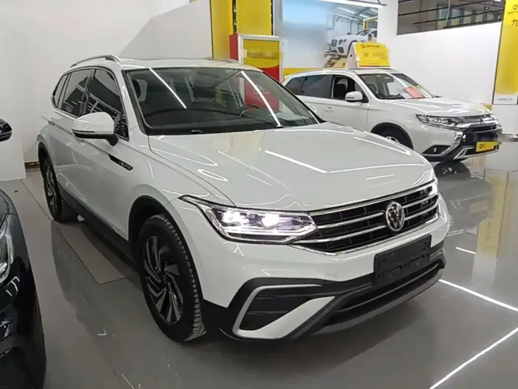 Volkswagen Tiguan L — фото 9