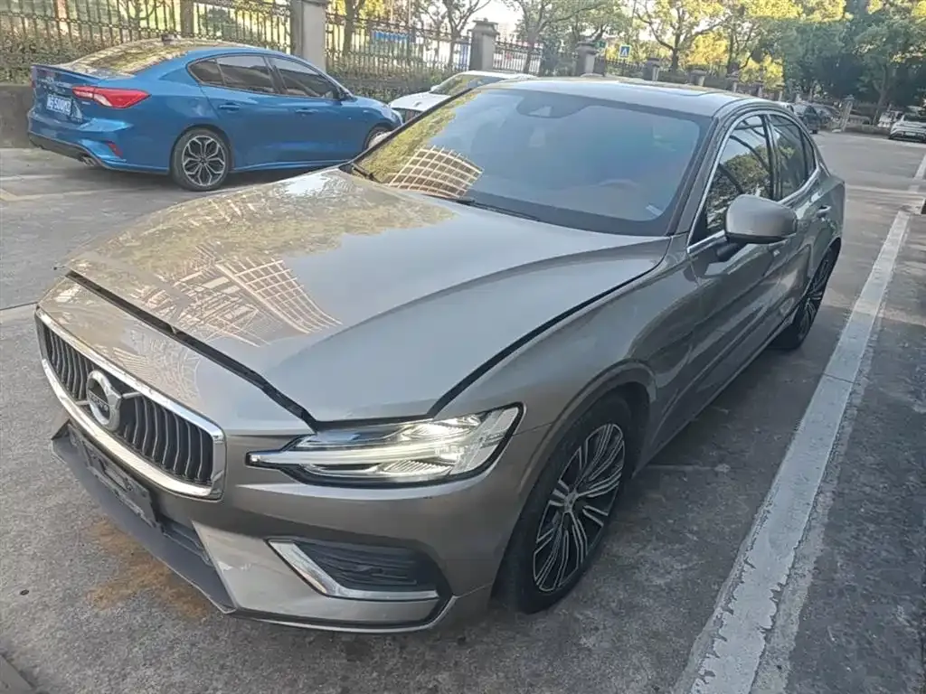 Volvo S60 — фото 4