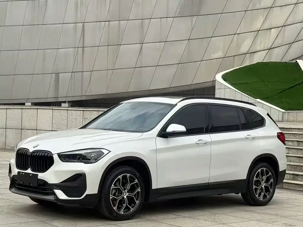 BMW X1 — фото 1