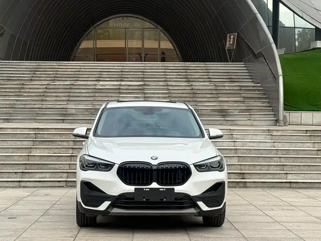 BMW X1 — фото 7
