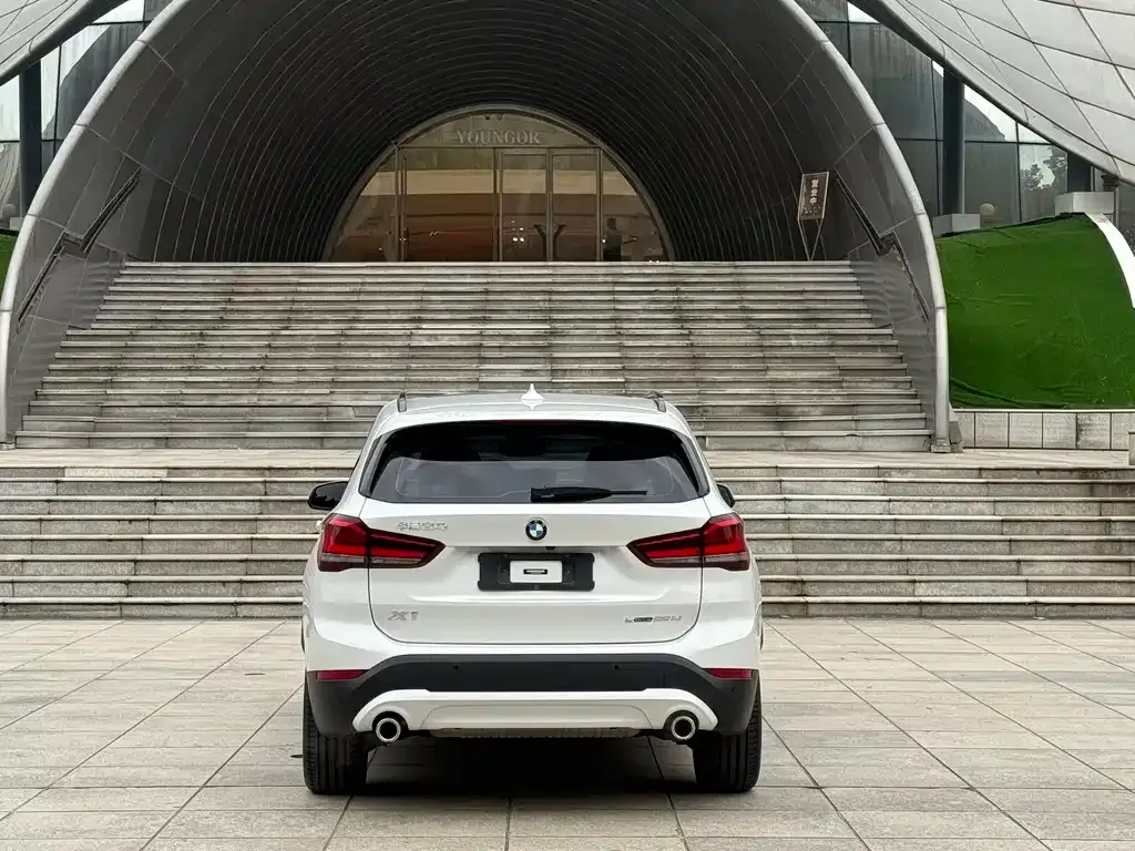 BMW X1 — фото 8