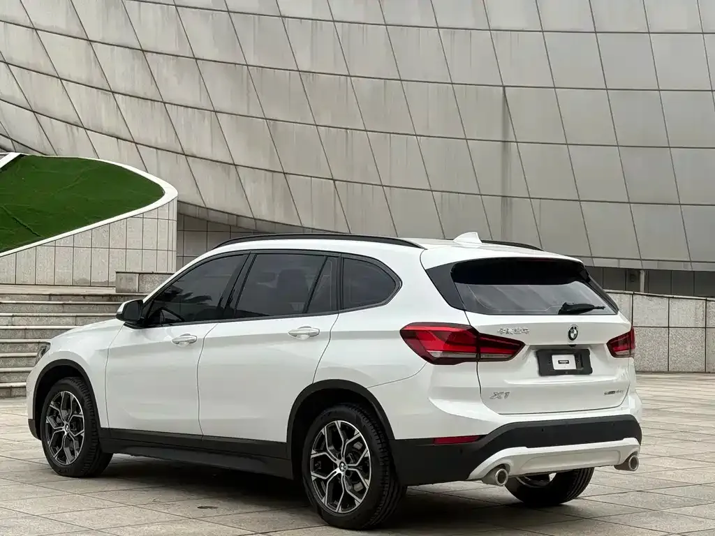 BMW X1 — фото 5