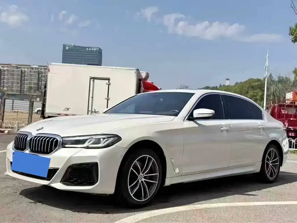 BMW 5 Series — фото 1