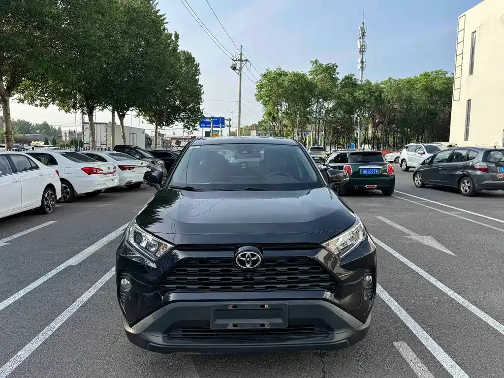 Toyota RAV4 — фото 2