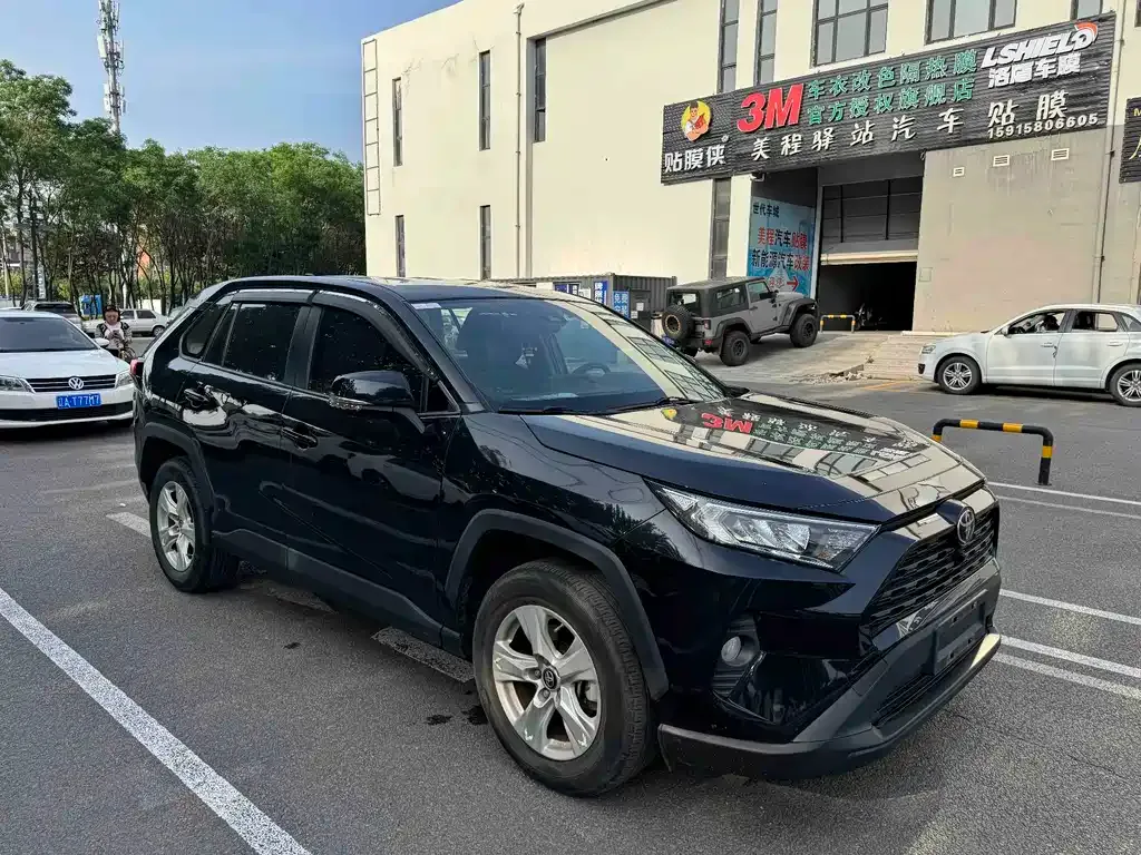 Toyota RAV4 — фото 8