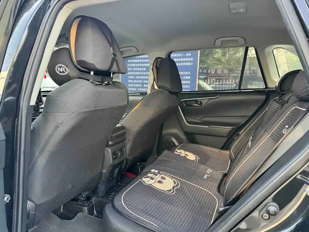 Toyota RAV4 — фото 3