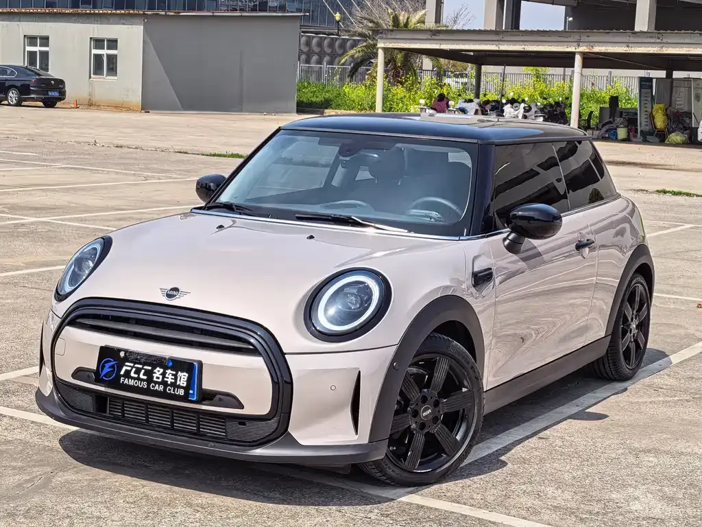 MINI Cooper (3-door) — фото 1