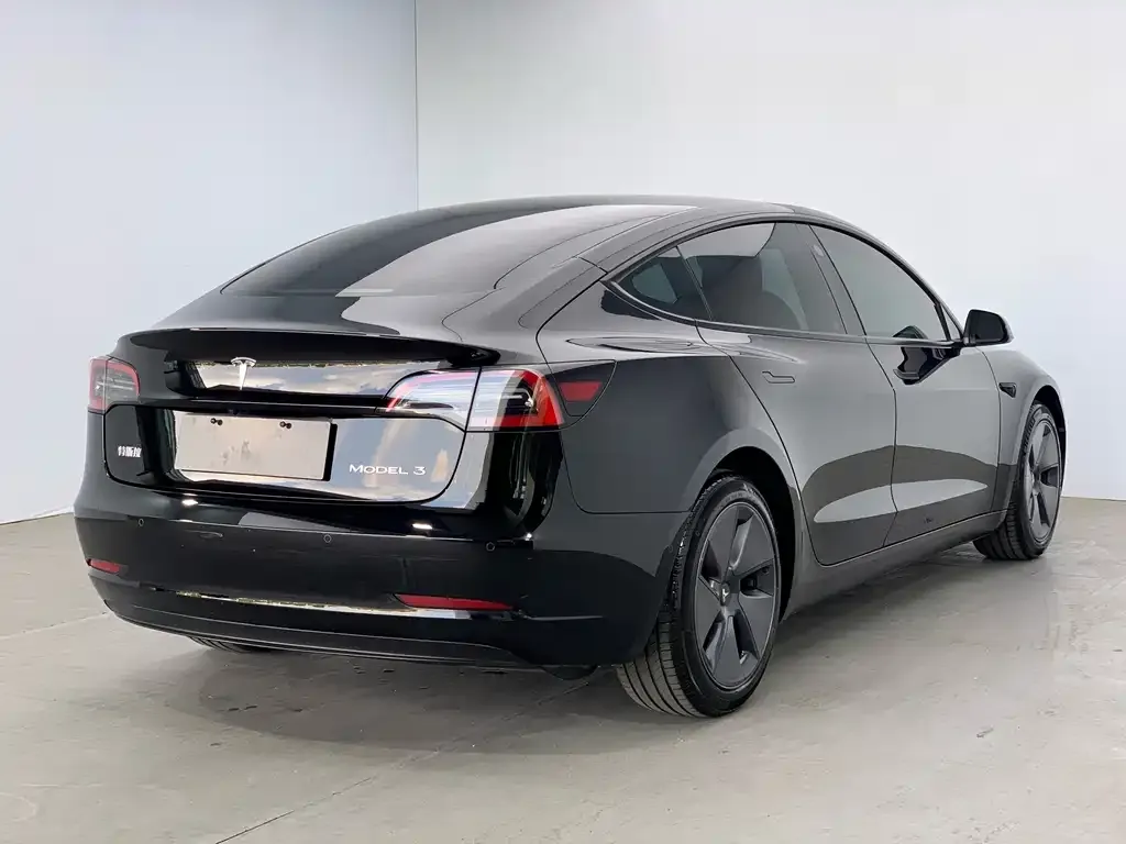 Tesla Model 3 — фото 8