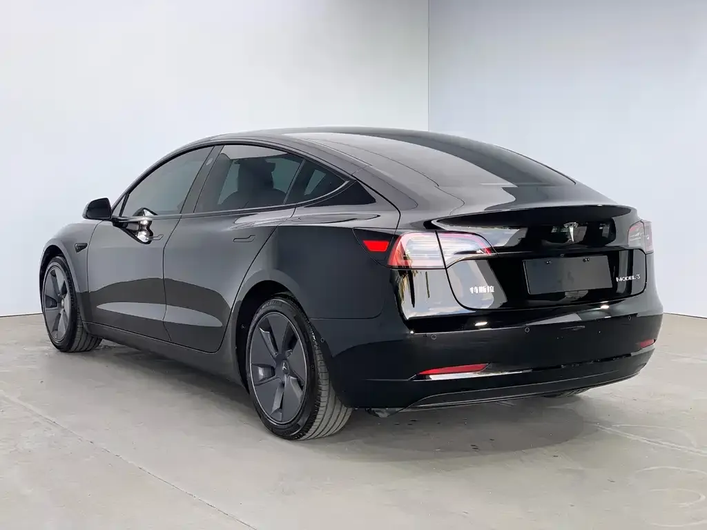 Tesla Model 3 — фото 7