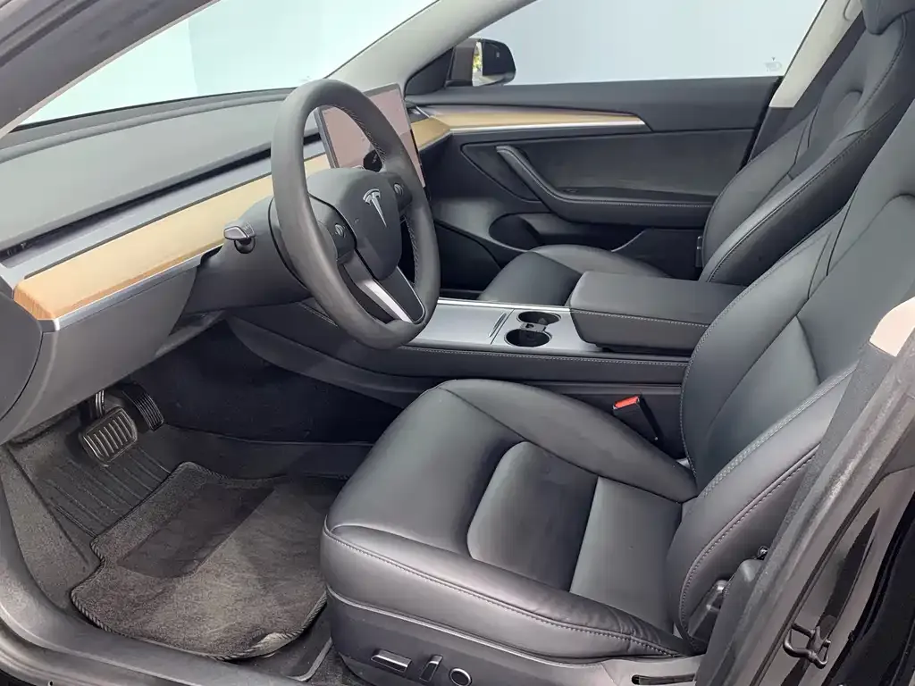 Tesla Model 3 — фото 10