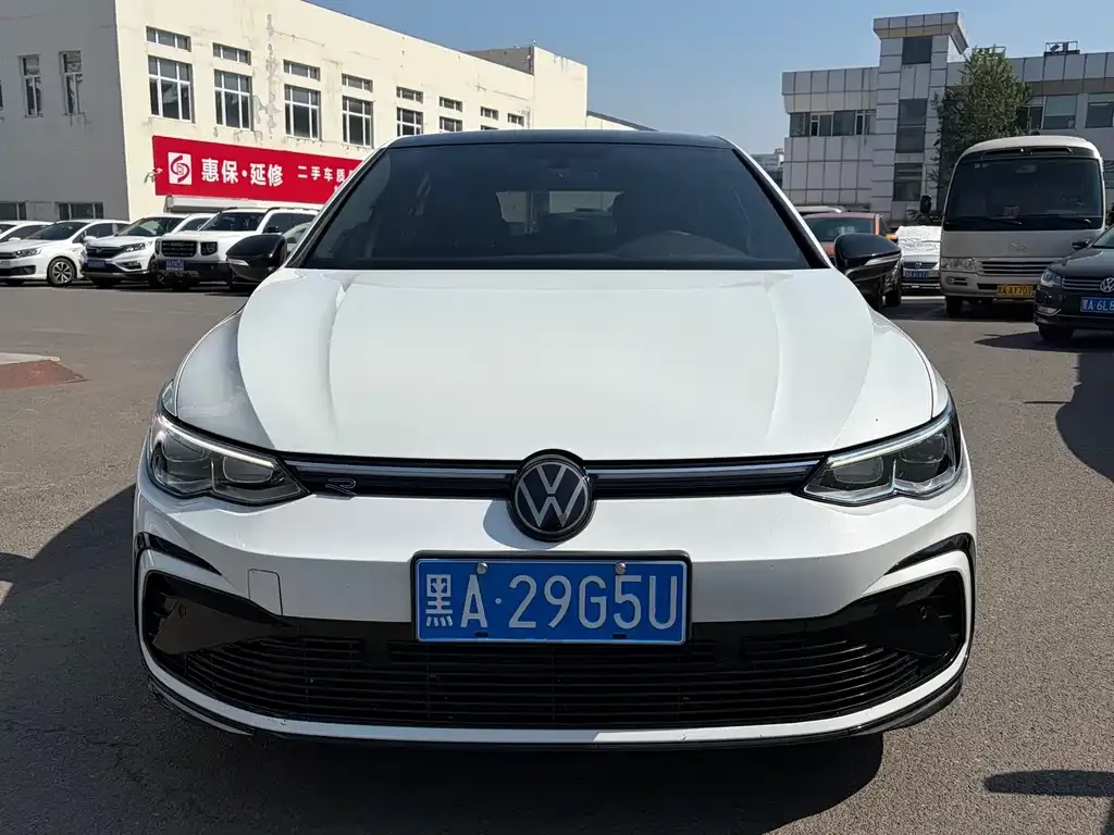 Volkswagen Golf 2024 из CN, фото 3