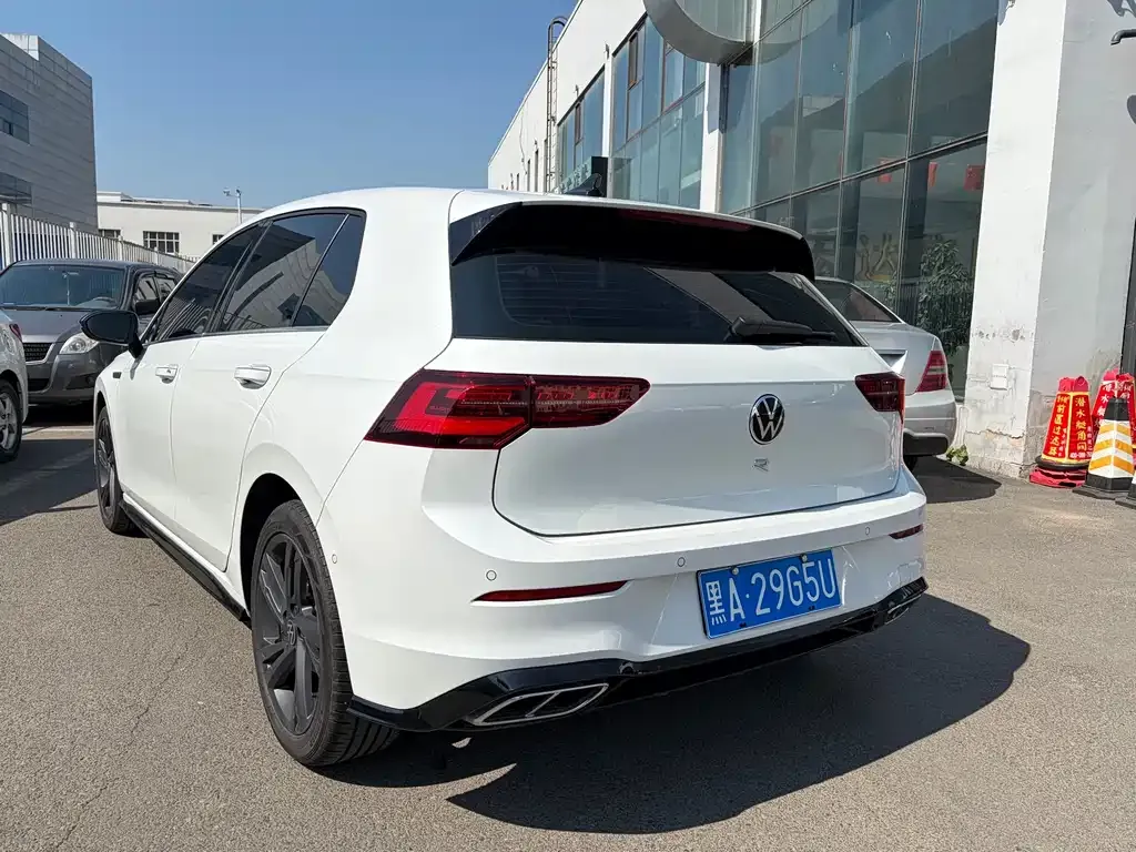 Volkswagen Golf 2024 из CN, фото 8