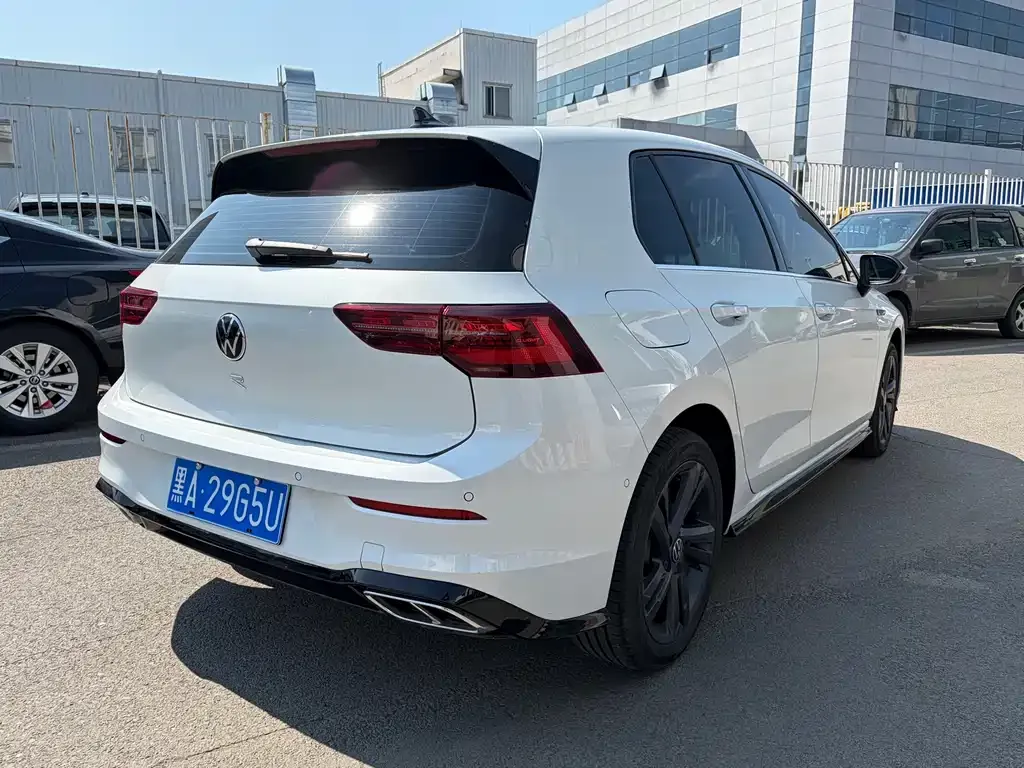 Volkswagen Golf 2024 из CN, фото 6